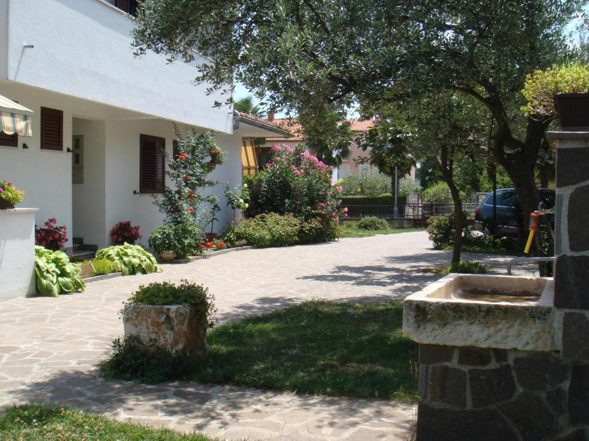 Apartments Medusa Ровин Екстериор снимка